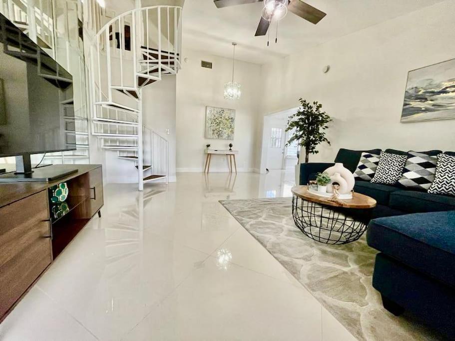 Villa Stylish 3/2 Getaway! Near Theme Parks! à Lakeland Extérieur photo